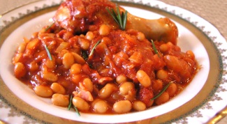 Beans with chicken in a slow cooker