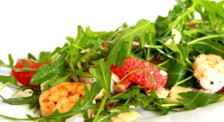 Salad with shrimp and greipfrutik