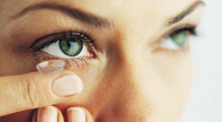 How to moisturize eyes in the lenses