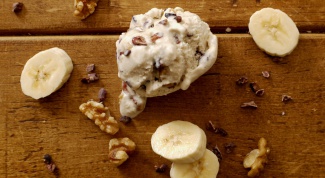 Как приготовить сливочное мороженое с бананами и орехами