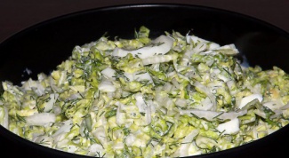 Как приготовить легкий салат из капусты с яйцом?