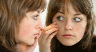 Как узнать, чем вызвано покраснение и шелушение кожи вокруг глаз