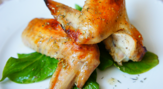 Как вкусно приготовить куриные крылышки на сковороде 