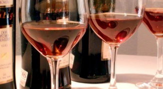What distinguishes wine from sweet