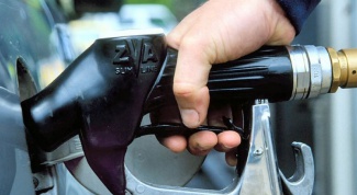 Где продают самый дешевый бензин на планете
