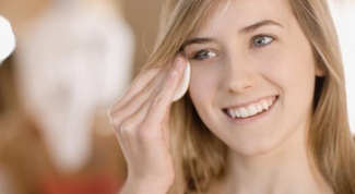 Как выбрать жидкость для снятия макияжа с глаз