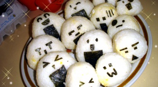 Готовим онигири: японские рисовые шарики