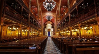 Какая синагога самая большая в Европе