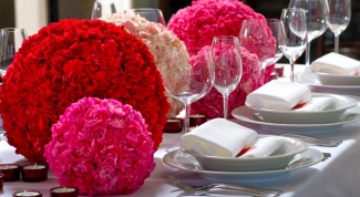 How to decorate the table of the bride and groom