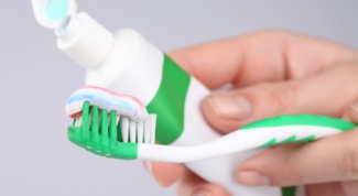 О необычных способах применения зубной пасты