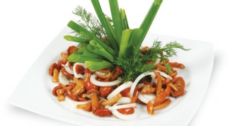 Recipe salad with marinated mushrooms