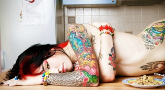 Должна ли девушка делать себе на теле татуировки?