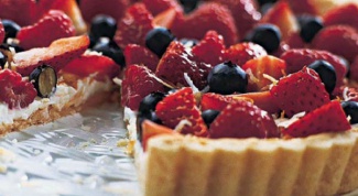 Пирог с сыром и свежими ягодами