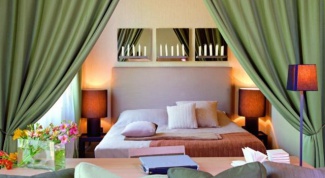Как отделить спальное место с помощью шторы