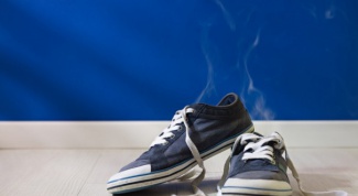 Как избавить свою обувь от запаха: практические советы
