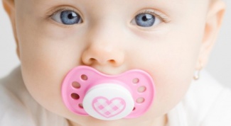 At what age to offer your child pacifier