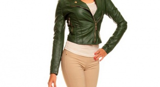 Женская куртка зеленого цвета
