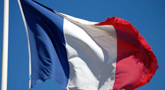 Как выглядит флаг и герб Франции