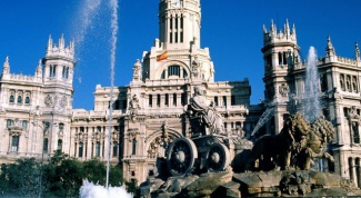 Чем привлекает туристов Испания