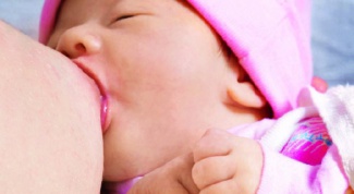 How to set the child for breastfeeding on demand