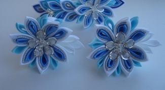 What kind of glue is used for the technique of kanzashi