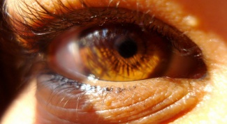 Как можно  изменить цвет своих глаз
