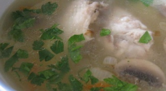 Грибной суп с куриными крылышками