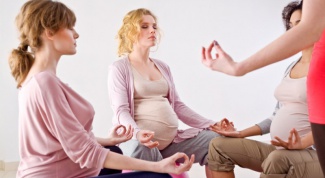 Как совмещать занятия йогой и беременность