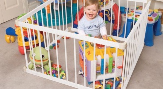 How to make a playpen for a child improvised