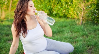 Сколько нужно пить жидкости беременной