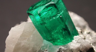 Как называется зеленый камень