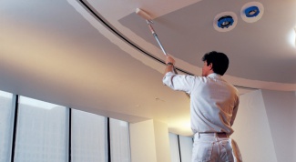 Как покрасить потолок дома
