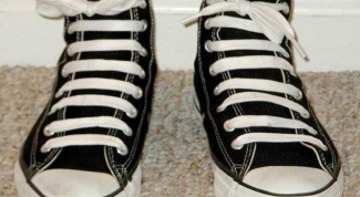 Как необычно шнуровать обувь