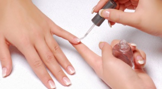 How to cover the nail gel