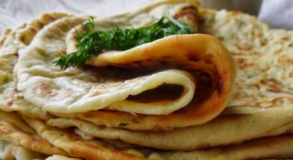 Prepare a khachapuri with spinach and cheese