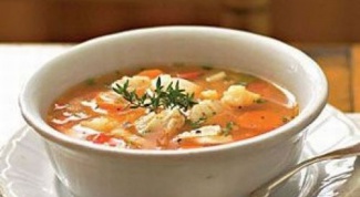 Суп с красной рыбой и томатами