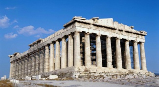 Как называется и кто создал главный храм Афинского Акрополя