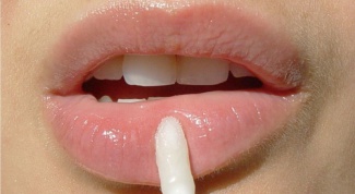 What lipstick enhances lip volume 