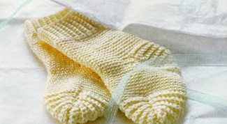 How to knit seamless socks on two needles 