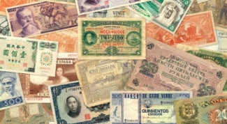 В каком году в России появились первые бумажные деньги