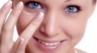 Уход за кожей вокруг глаз: очищение, увлажнение, питание