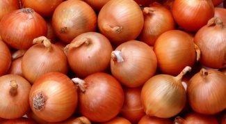 Why you should not throw away onion peels