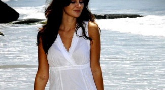 Белые платья в греческом стиле: куда и с чем носить 