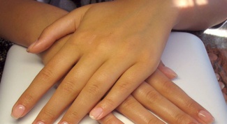 What are the benefits of strengthening natural nails with gel 