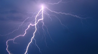 What would happen if a flying aircraft hit by lightning 