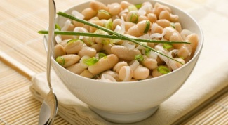 What dishes of green and white beans can be cooked