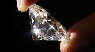 Почему алмаз сверкает