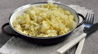 Пряный рис с помидорами и картофелем