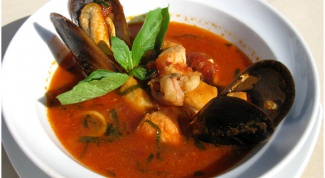 Томатный суп с морепродуктами и рисом