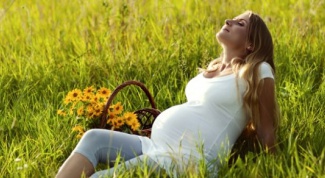 На каком сроке беременности сильно распухают ноги